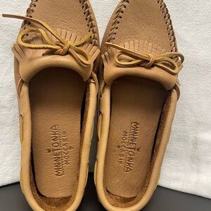 Minnetonka Tan Leather Moccasins with Bow